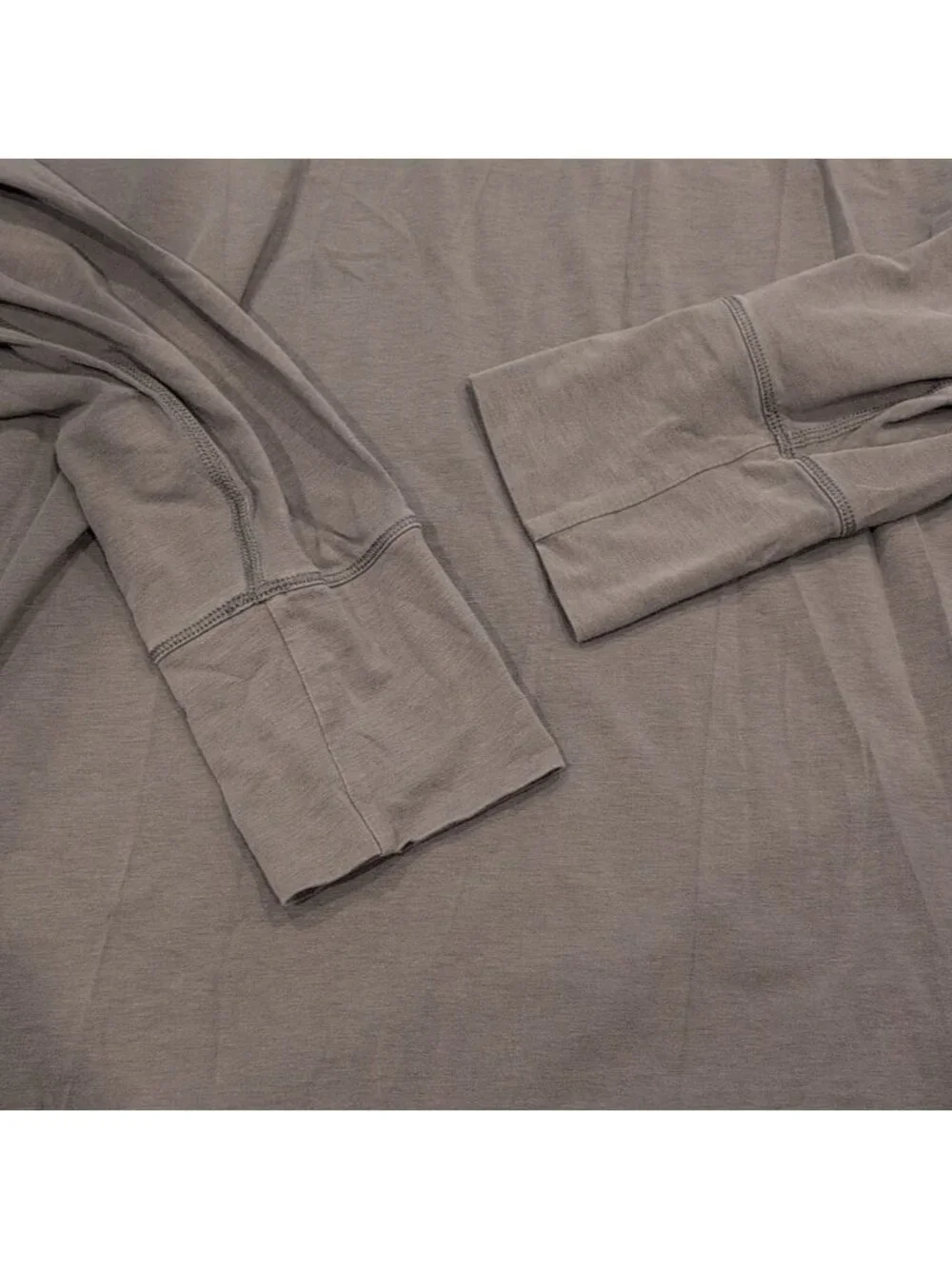 Lululemon Men's Long Sleeve V neck